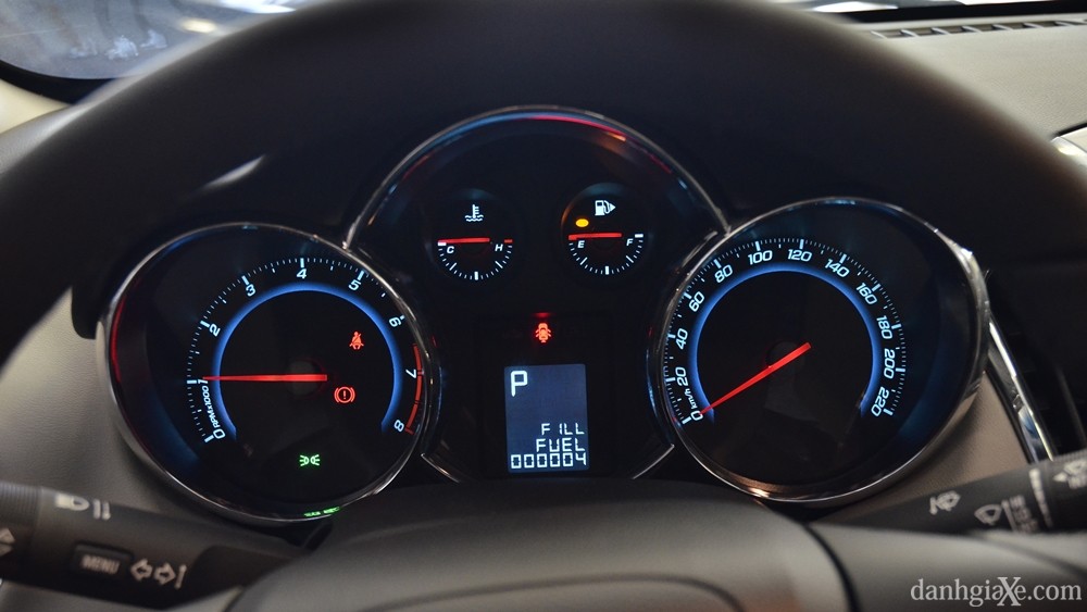 Đánh giá xe Chevrolet Cruze/Lacetti 2015 từ các chuyên gia - ảnh 17