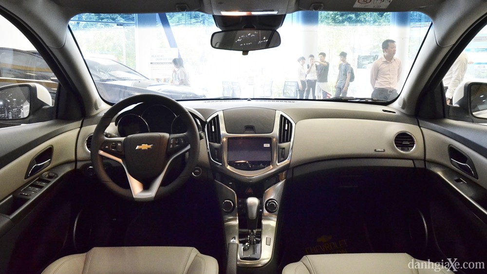 Đánh giá xe Chevrolet Cruze/Lacetti 2015 từ các chuyên gia - ảnh 2