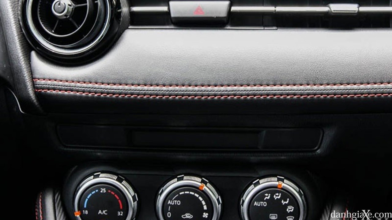 So sánh Mazda 2 sedan 2015 và Honda City 1.5 CVT 2016 - ảnh 14