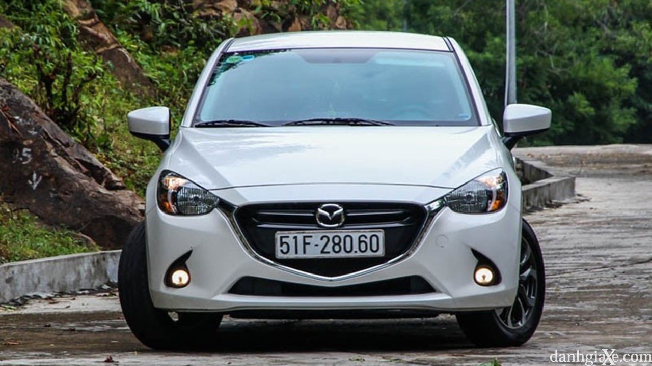 So sánh Mazda 2 sedan 2015 và Honda City 1.5 CVT 2016 - ảnh 2