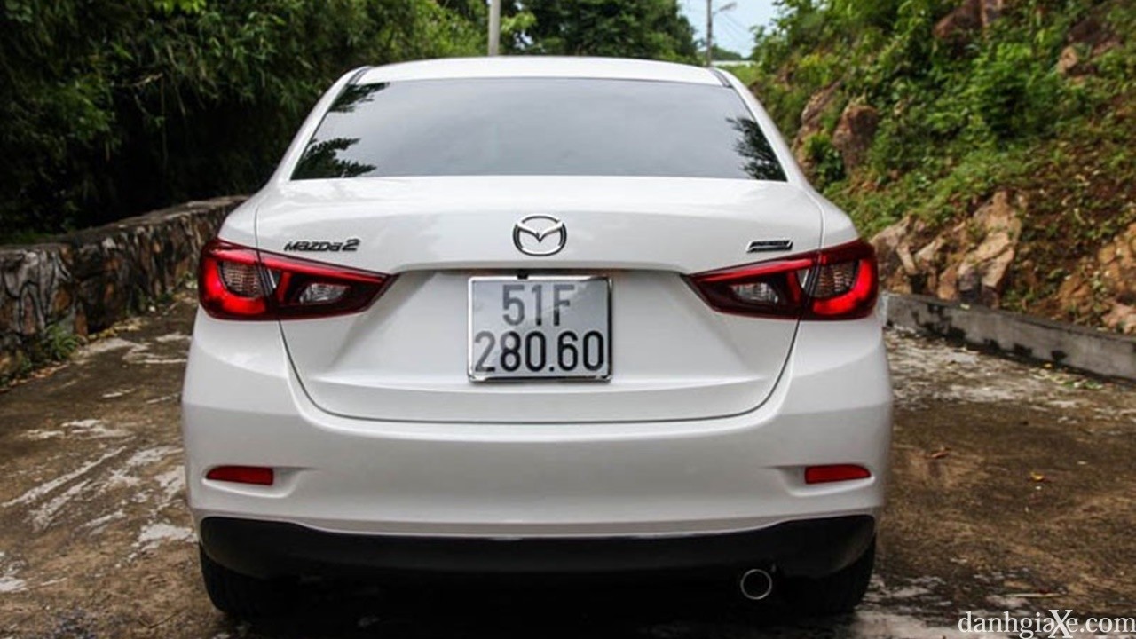 So sánh Mazda 2 sedan 2015 và Honda City 1.5 CVT 2016 - ảnh 4