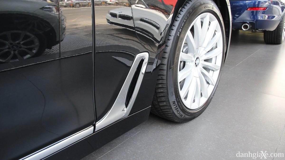 Soi chi tiết BMW 740Li hoàn toàn mới - ảnh 7