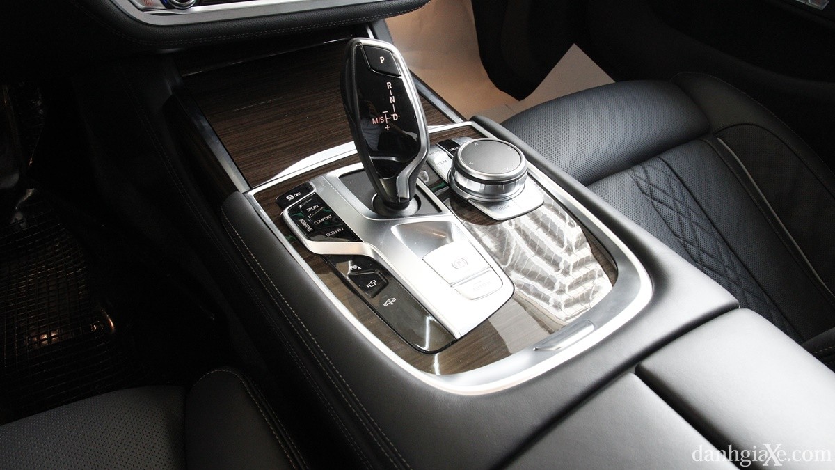 Soi chi tiết BMW 740Li hoàn toàn mới - ảnh 18