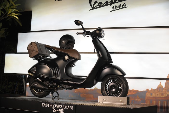 Xe Vespa 946 Emporio Armani giá 400 triệu đồng, mua chỉ để ngắm?