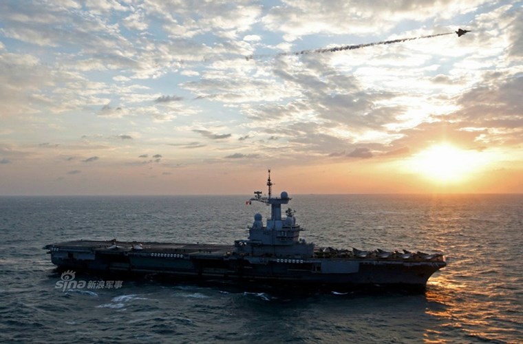 Cận cảnh tàu sân bay của Pháp - căn cứ không kích IS - ảnh 8