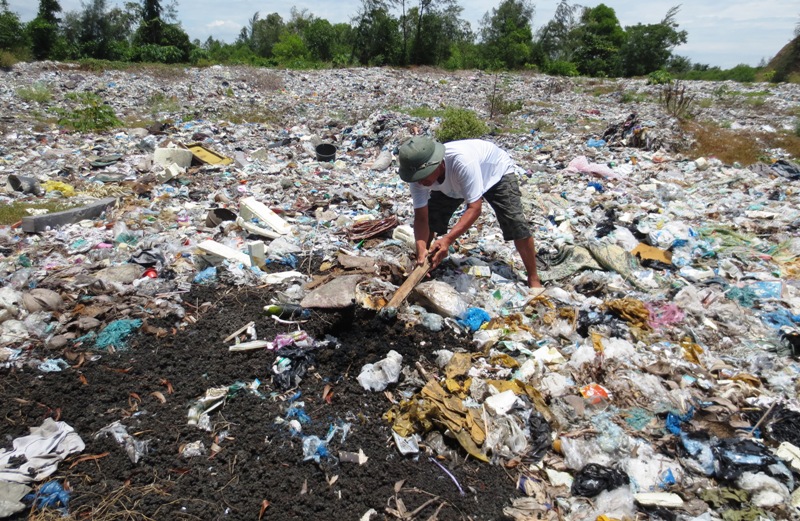 Shop TIN 15/7: Hà Tĩnh: Hàng trăm tấn rác thải có chữ Trung Quốc đổ vào rừng - ảnh 17