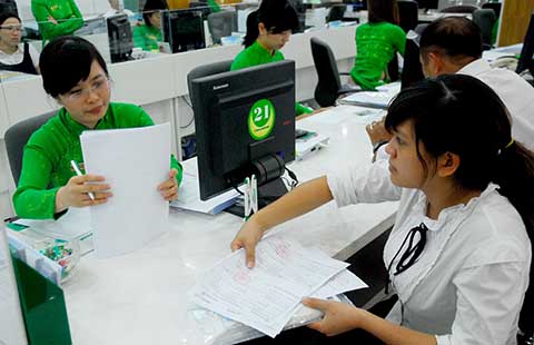 Tiền cứ loanh quanh trong ngân hàng - ảnh 1