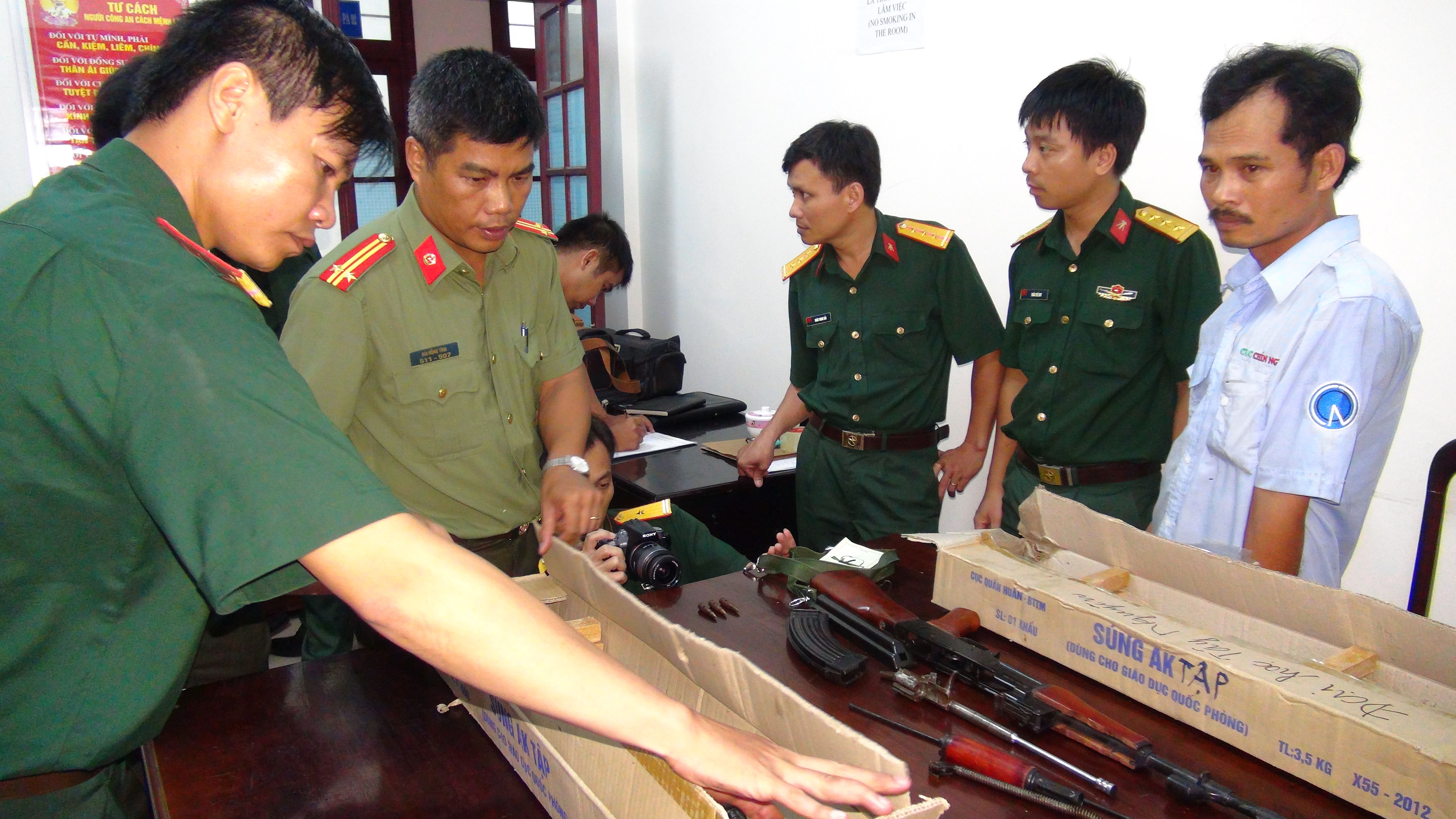 Shop TIN 3/7: Em gái cố nhà thơ Lưu Quang Vũ: Bản gốc bài thơ là chữ