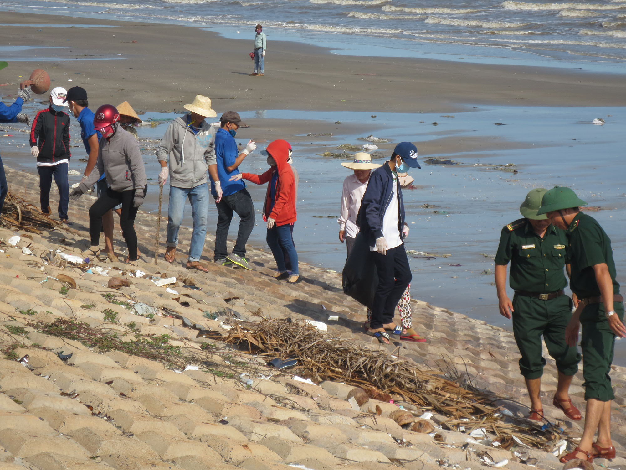 Shop TIN 4/6: Quay cuồng trong nắng nóng - ảnh 29