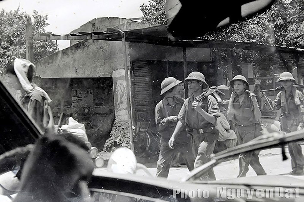 [Ảnh] Sài Gòn, những khoảnh khắc trong ngày 30/4/1975 - ảnh 19