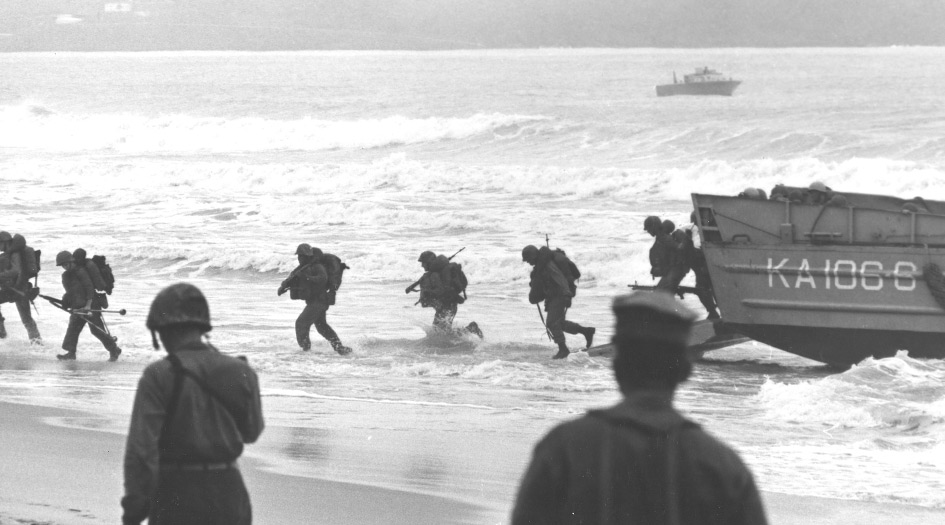 Chùm ảnh “độc“: Lính thủy đánh bộ Mỹ đổ bộ lên Đà Nẵng 51 năm trước - ảnh 11