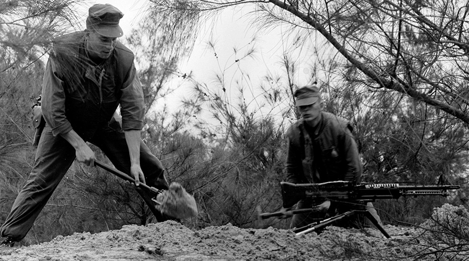 Chùm ảnh “độc“: Lính thủy đánh bộ Mỹ đổ bộ lên Đà Nẵng 51 năm trước - ảnh 18