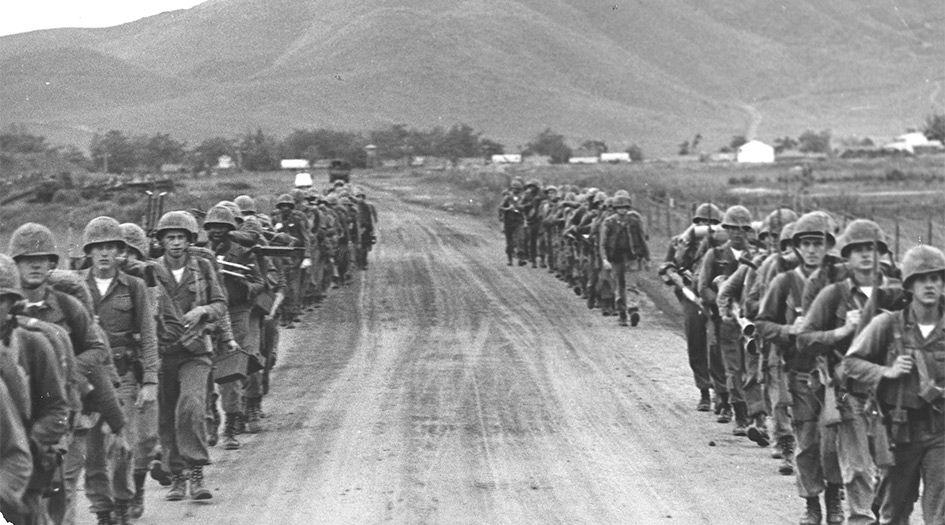 Chùm ảnh “độc“: Lính thủy đánh bộ Mỹ đổ bộ lên Đà Nẵng 51 năm trước - ảnh 20