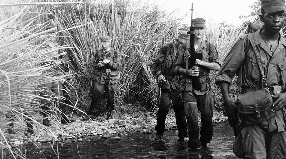 Chùm ảnh “độc“: Lính thủy đánh bộ Mỹ đổ bộ lên Đà Nẵng 51 năm trước - ảnh 31