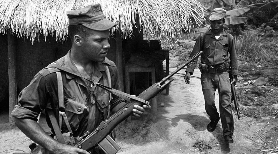 Chùm ảnh “độc“: Lính thủy đánh bộ Mỹ đổ bộ lên Đà Nẵng 51 năm trước - ảnh 34