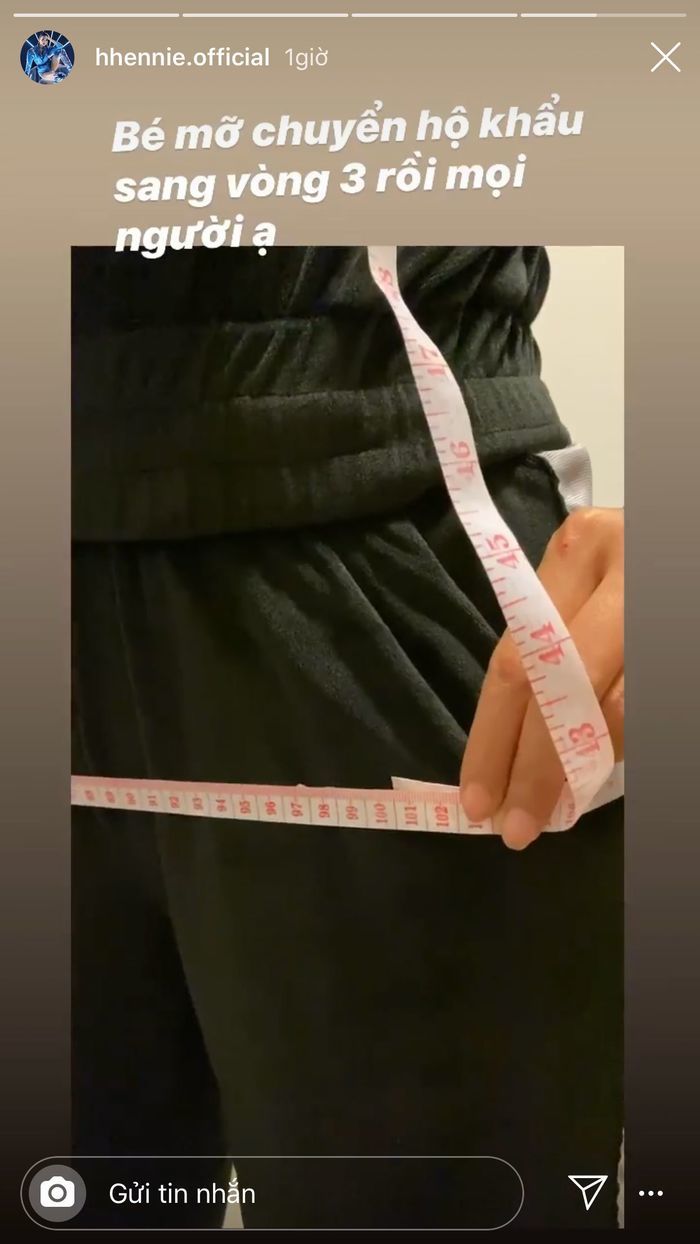  H'Hen Niê khoe thành tích vòng 3 đạt 100cm của mình trên Instagram Story. (Ảnh: Chụp màn hình)