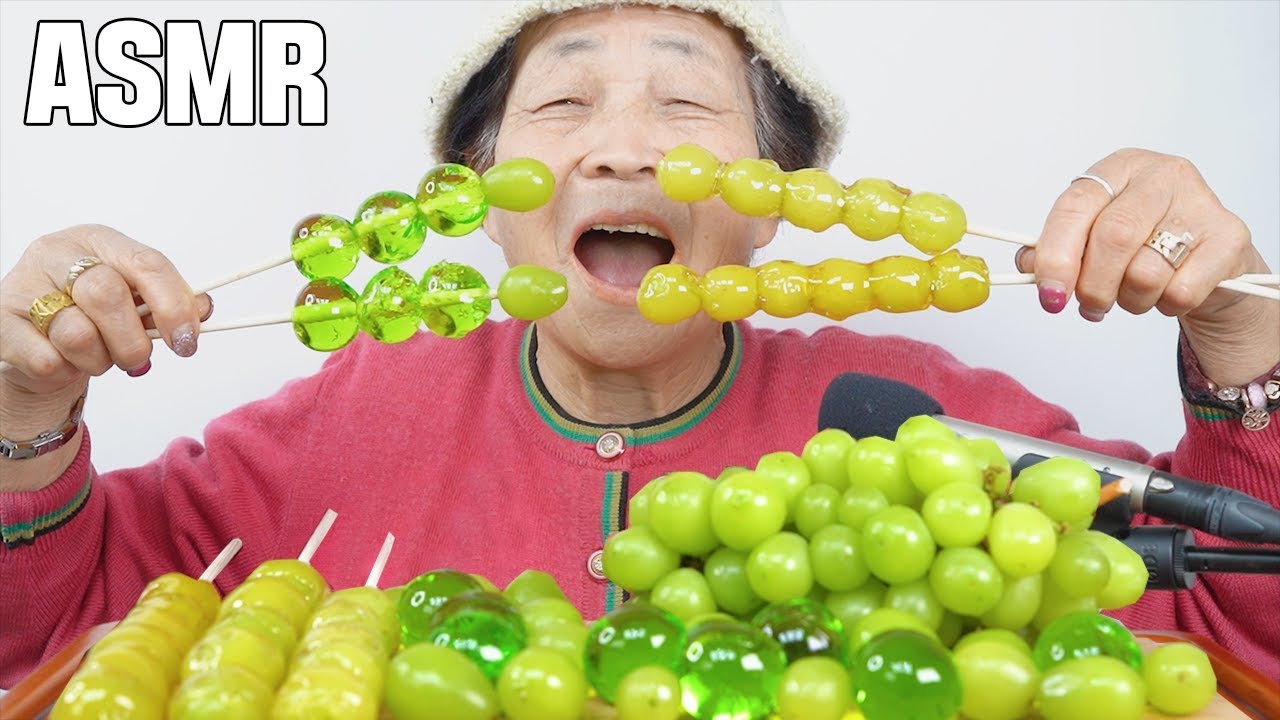 sau ba tan, them mot cu ba 82 tuoi quay vlog an uong lam