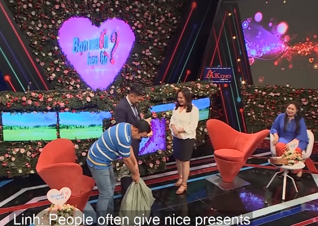 chang trai me nhau vac bao tai qua chinh phuc nguoi dep nganh du lich hinh anh 2