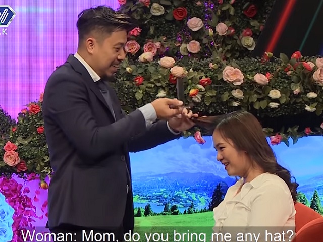 chang trai me nhau vac bao tai qua chinh phuc nguoi dep nganh du lich hinh anh 3