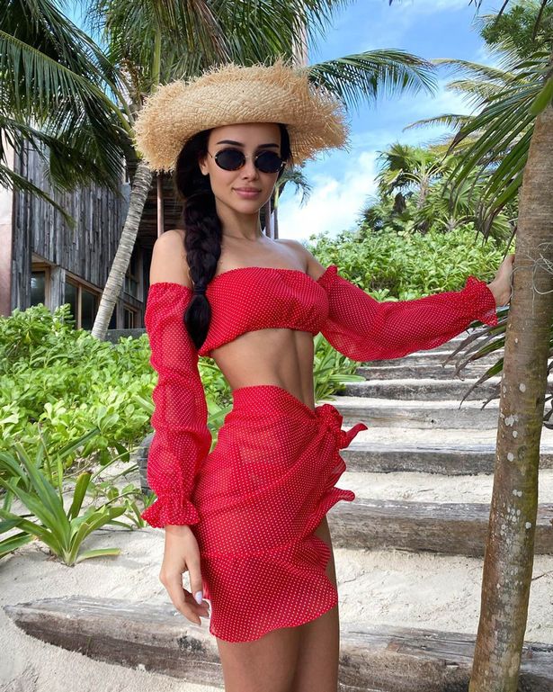 ngan ngo ve dep nhu nu than cua nguoi tinh hoang tu a rap hinh anh 2