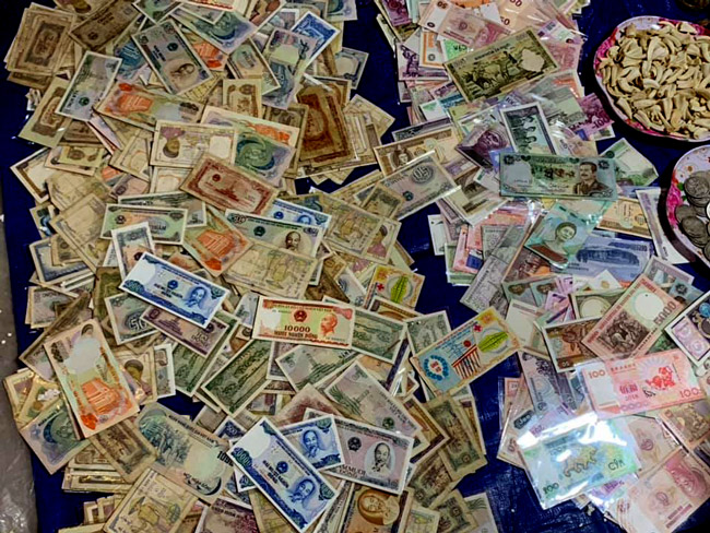 lac vao the gioi do co trong phien cho