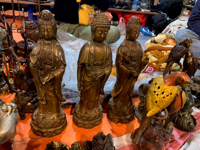 lac vao the gioi do co trong phien cho