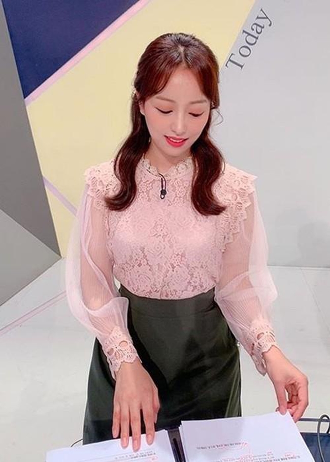 loat nu mc khong mac noi y len song truc tiep, ai cung ngo ngang hinh anh 19