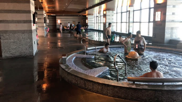 het trung quoc, cac thanh pho giau co nhat ban cung thanh “thi tran ma” vi corona hinh anh 2