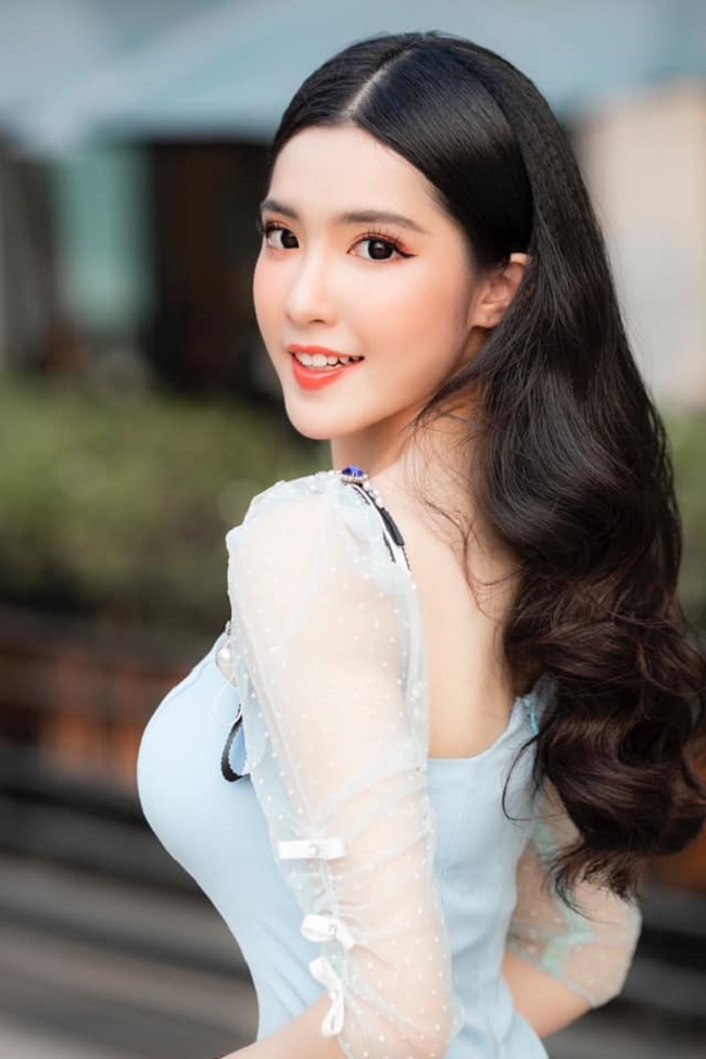 5 nu sinh 17,18 tuoi viet lai tay som lam nguoi mau, gu mac truong thanh hinh anh 12