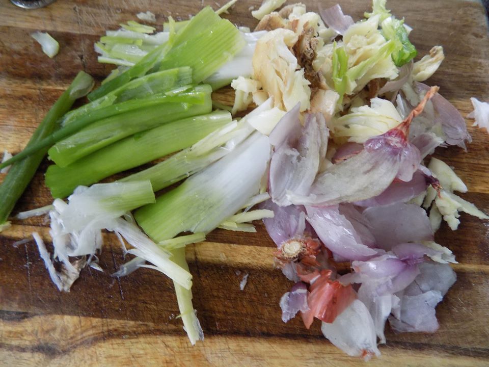 thit ga vang uom voi noi chien khong dau, de lam ma cuc ky da mieng hinh anh 1