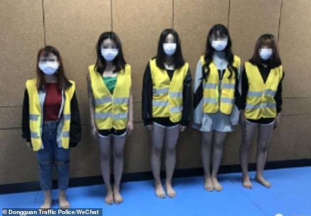 anh chang cho 5 co gai khong deo khau trang giua tam dich covid - 19 gay xon xao hinh anh 4