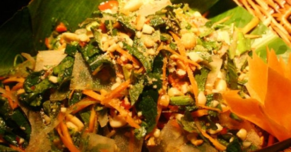 Lạ miệng với món da trâu gác bếp của người Mường Hòa Bình