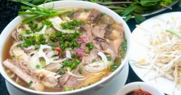 Bánh đúc, phở Lệ có thâm niên lâu đời, nổi tiếng ở Sài Gòn