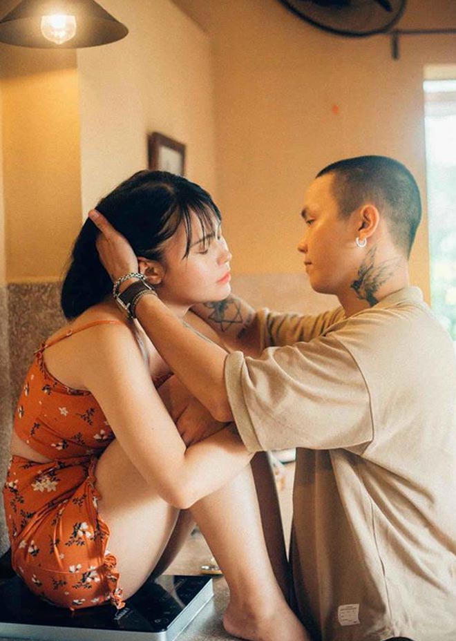 bi chong sap cuoi phan boi, co dau xinh dep cuoi luon phu re kem 5 tuoi hinh anh 2