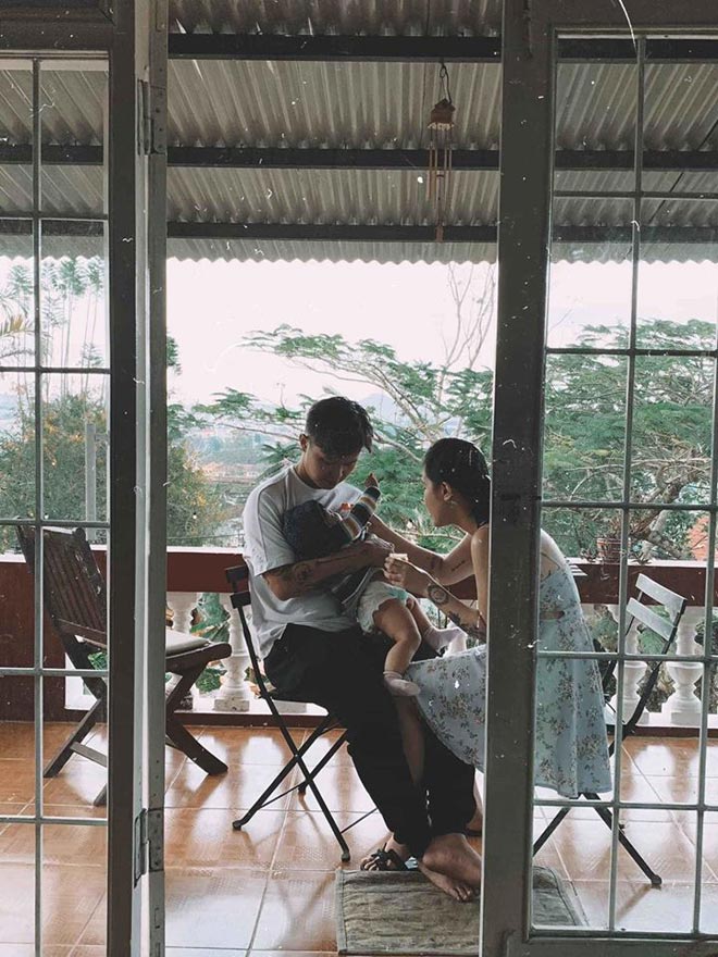 bi chong sap cuoi phan boi, co dau xinh dep cuoi luon phu re kem 5 tuoi hinh anh 5