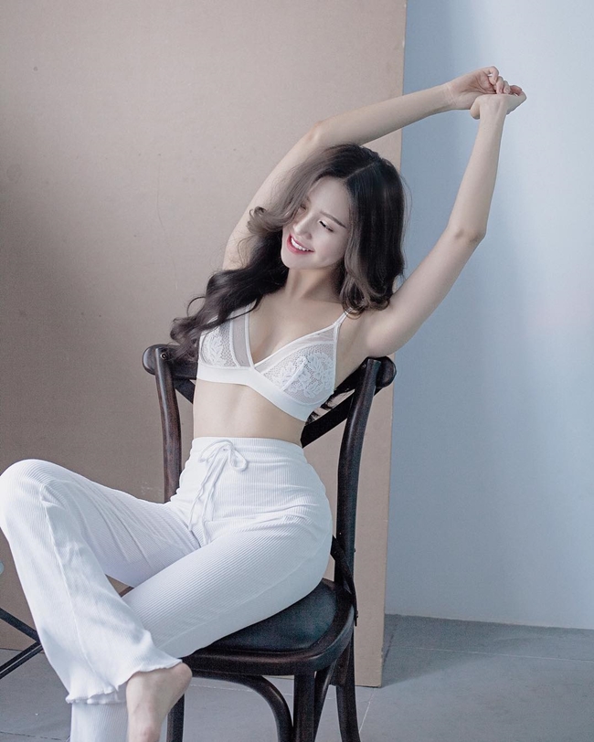 nhung nu tiep vien hang khong viet noi tieng vi mat xinh, than hinh goi cam hinh anh 14