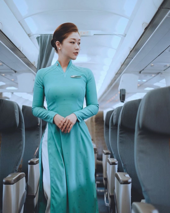 Đây là video búi tóc của tiếp viên Vietnam airlines và Asiana airline ạcác  bạn có thể tham khảo nhé shop mình có bán lưới búi tócsáp tóc và kẹp chữ  u 