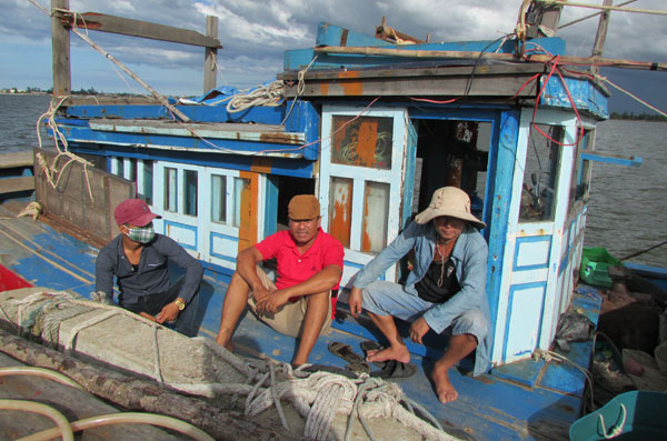 Shop TIN 10/7: ĐUỔI VIỆC 3 BẢO VỆ TRONG CLIP CHẶN XE CỨU THƯƠNG - ảnh 5