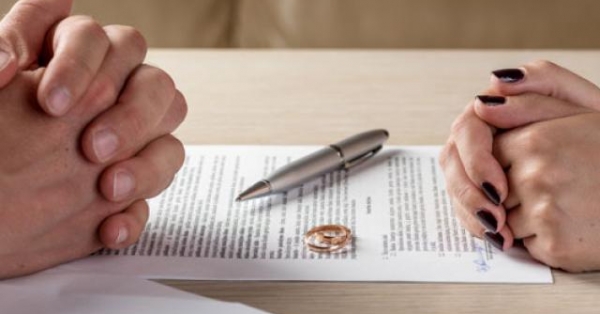 Ngày ly hôn, chồng cũ cho tôi thêm 500 triệu để yêu cầu tôi làm một việc khó nghĩ