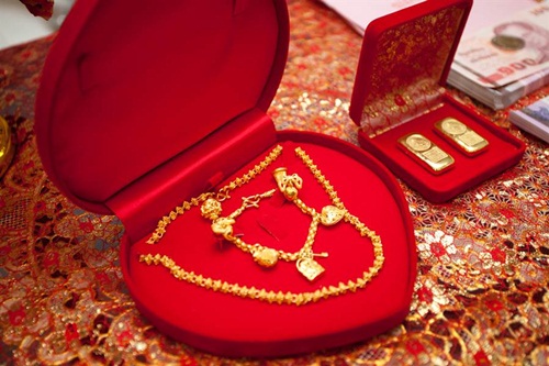 chi bon tien sam sinh le, nguoi dan ong soc nang khi biet bo mat that vo sap cuoi hinh anh 1