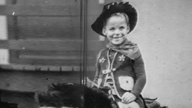 co gai xinh dep “van nguoi me” mat tich va toi ac cua vi giam doc: ke cuong dam hinh anh 1