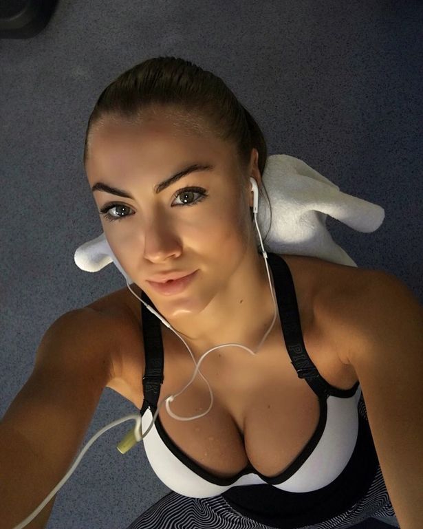 tan hoa hau ukraine va tu the yoga tuyet dep khien fan ngan ngo hinh anh 4