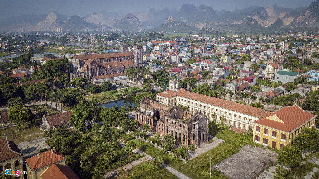 chang phai di dau xa, vuong cung thanh duong dep nhu chau au gan hn hinh anh 4