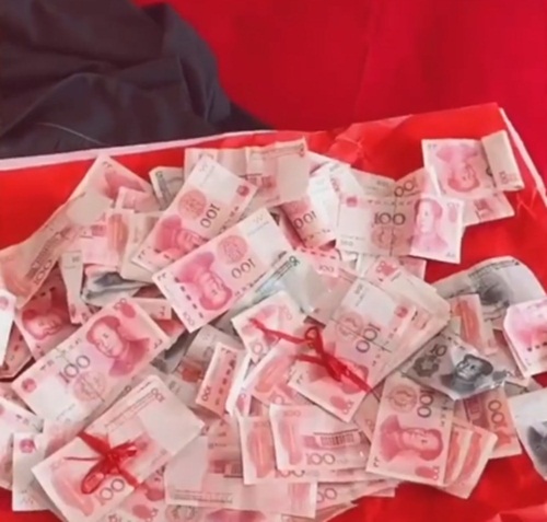 lien tuc phai cui dau hon 100 lan de nhan phong bi cuoi, co dau ngat xiu hinh anh 2