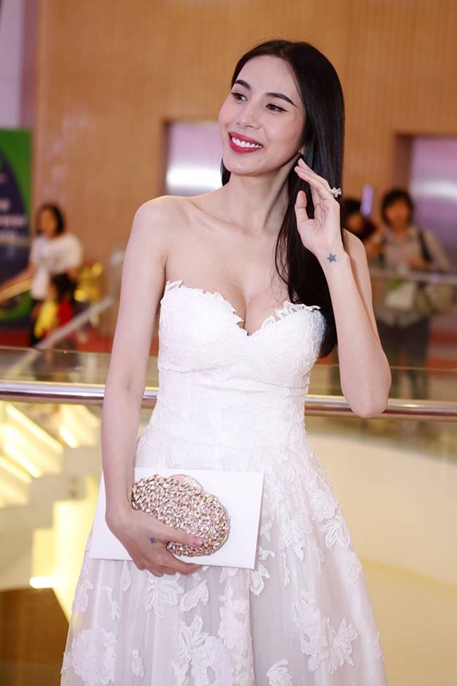 phi thanh van, do my linh cham mac dam tre nai gay lo lang nhu sap tut hinh anh 8