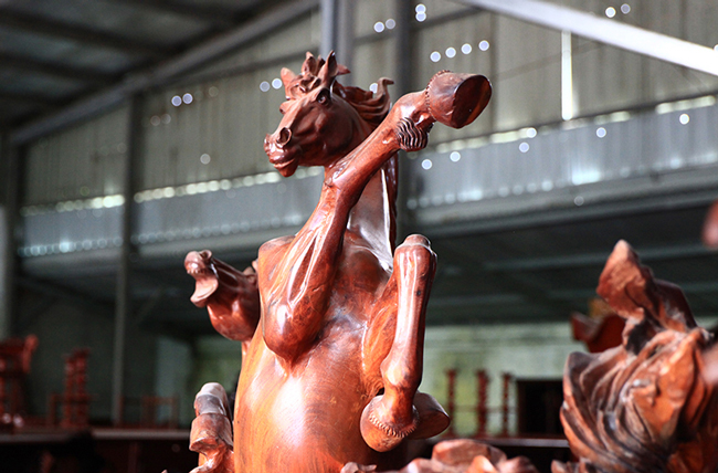 dai gia chi 7 ty dong van khong mua duoc tac pham lam tu go vut di hinh anh 7