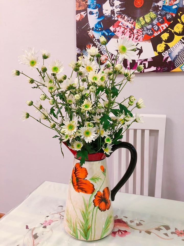 mua cuc hoa mi go cua, bo tui ngay cach trang tri cho ngoi nha them tinh khoi hinh anh 14