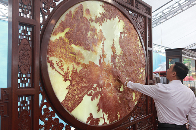 buc tranh nang ca tan, gia vai ty khien ai cung 