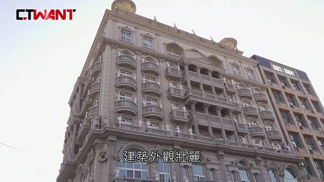 dai gia xay nha tram ty cho vo song sang chanh, ai di qua cung nguoc nhin hinh anh 2