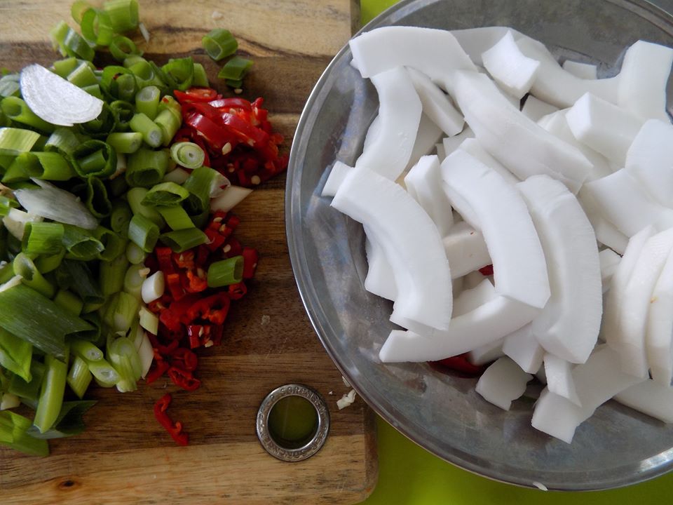 thom lung ga kho cui dua la ma ngon xuat sac cho bua com chieu hinh anh 1